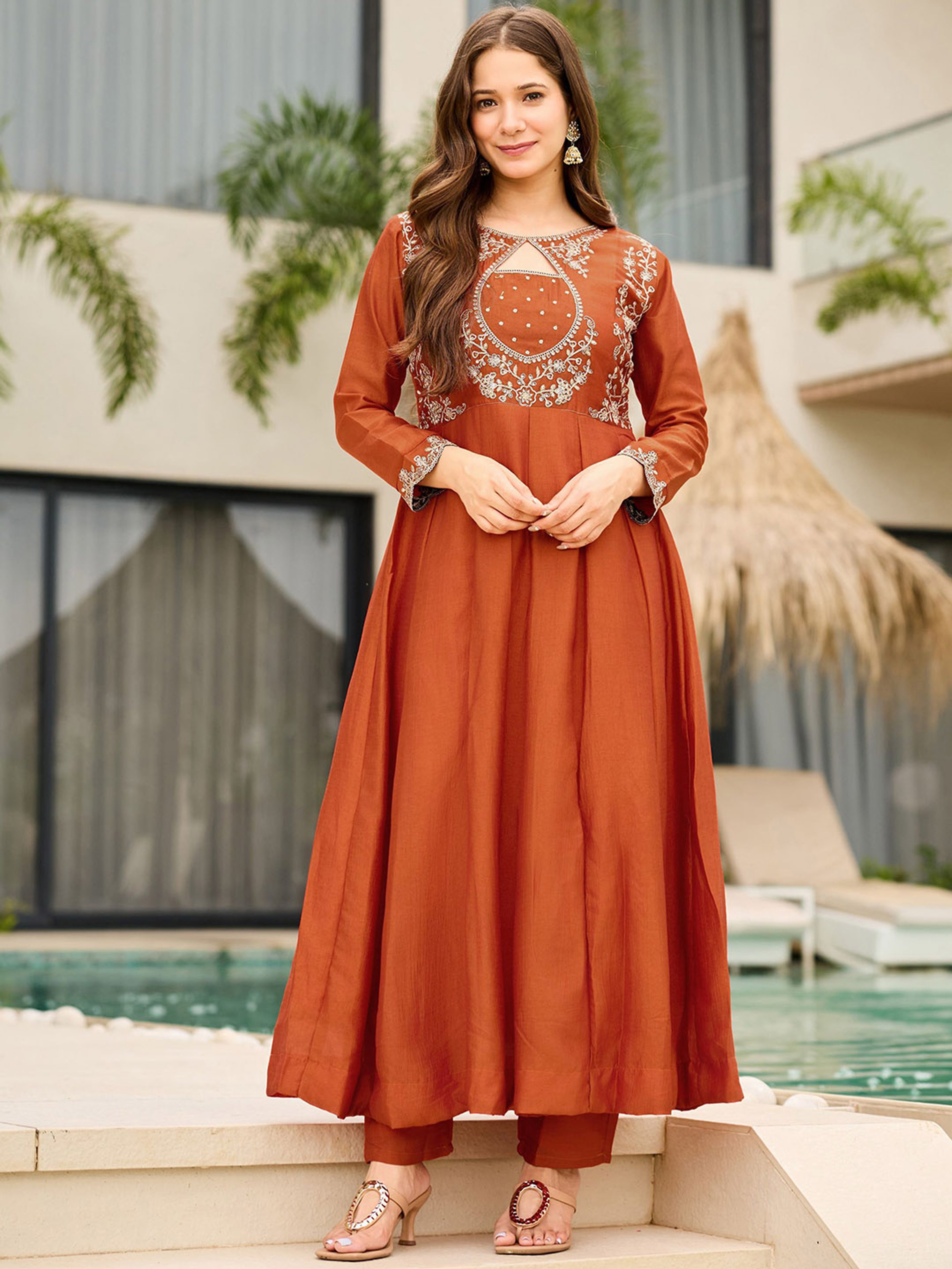 Trendy Anarkali Designers kurti Pent Set.